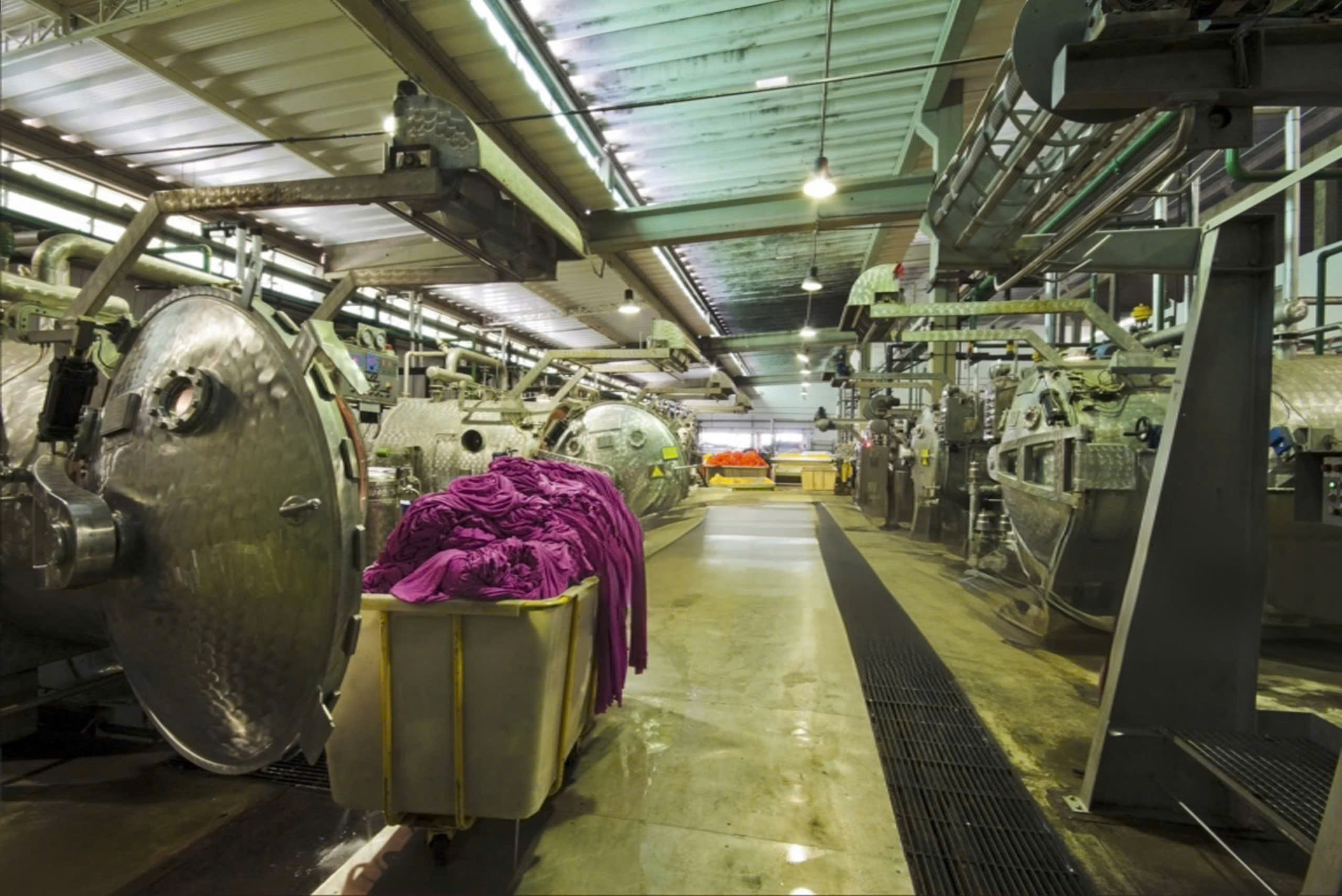 Polyester Fabric Dyeing: Standard Techniques for Long-Lasting Color and Cost Efficiency