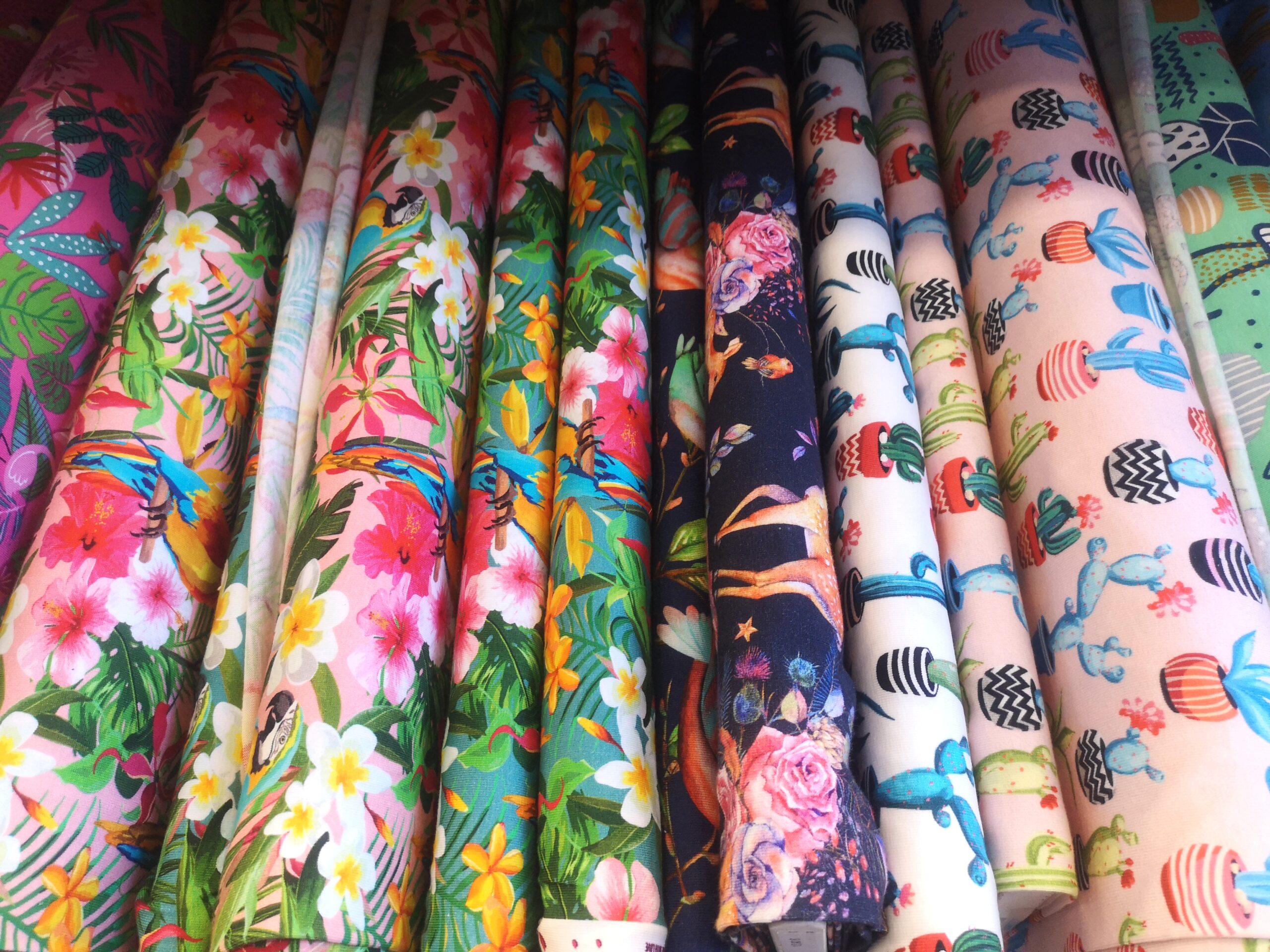 数码印花在室内设计中的应用：窗帘、沙发和织物艺术